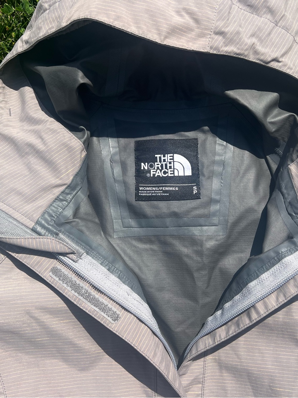 The North Face Women's Light Gray Hooded Ski Jacket